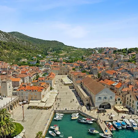 Апартаменти Arsenal Hvar *