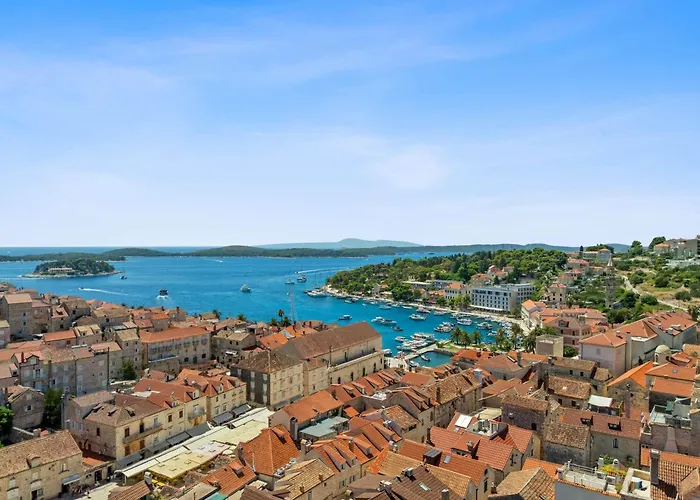 Апартаменти Arsenal Hvar *