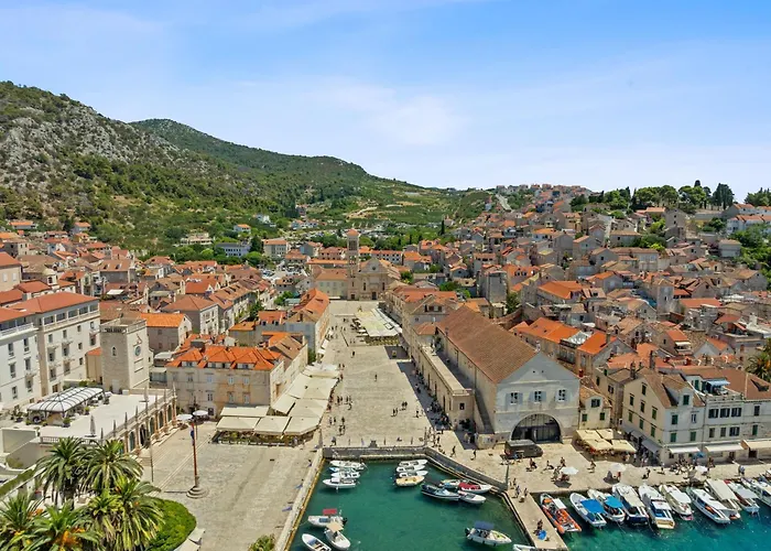 Апартаменти Arsenal Hvar *