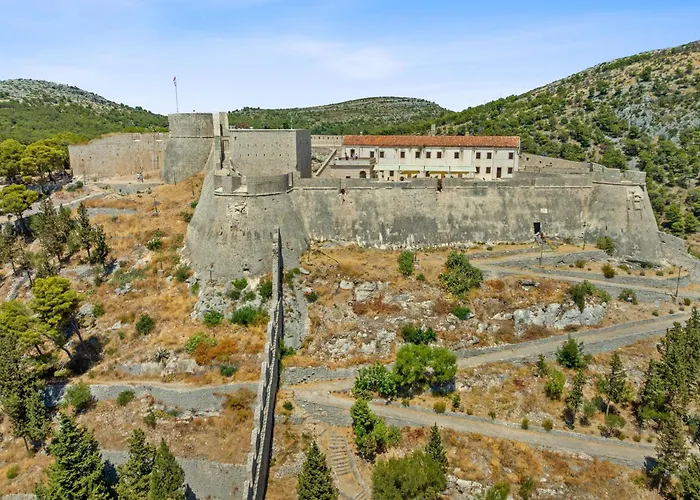 Апартаменти Arsenal Hvar Хвар