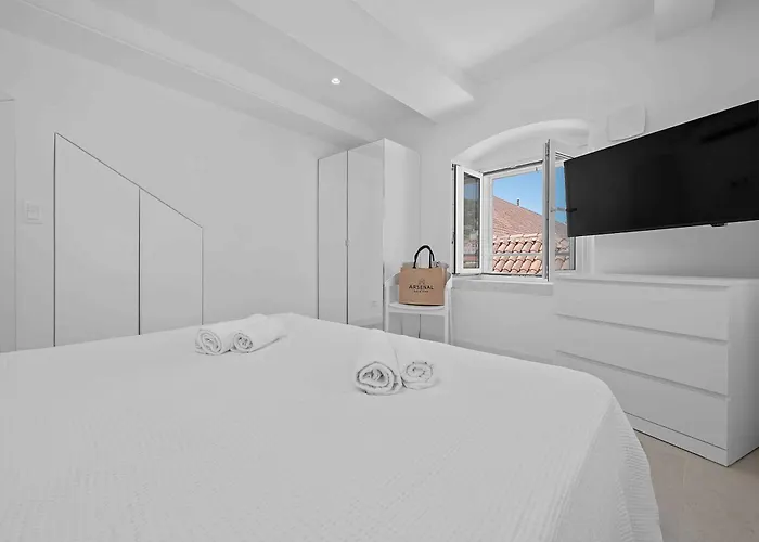 Arsenal Hvar Апартаменти