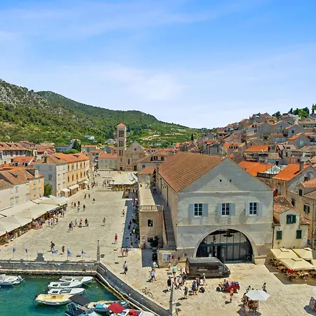 Arsenal Hvar Апартаменти *