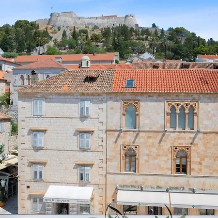 Arsenal Hvar Апартаменти *